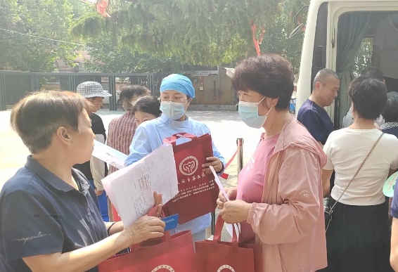 爱心公益义诊进社区 护理健康服务暖人心——石家庄市第五医院护理团队走进社区开展公益义诊活动 爱心公益义诊进社区 护理健康服务暖人心——石家庄市第五医院护理团队走进社区开展公益义诊活动