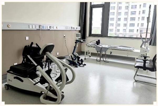 康复一位患者 幸福一个家庭——石家庄市第五医院康复医学科用专业与温度托起每个康复患者家庭的幸福与希望 康复一位患者 幸福一个家庭——石家庄市第五医院康复医学科用专业与温度托起每个康复患者家庭的幸福与希望