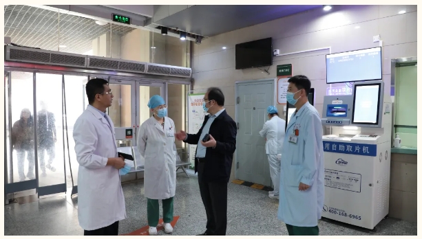 履新即履职，实干开新局——市五院党委书记郑欢伟履职首日深入临床医技科室调研