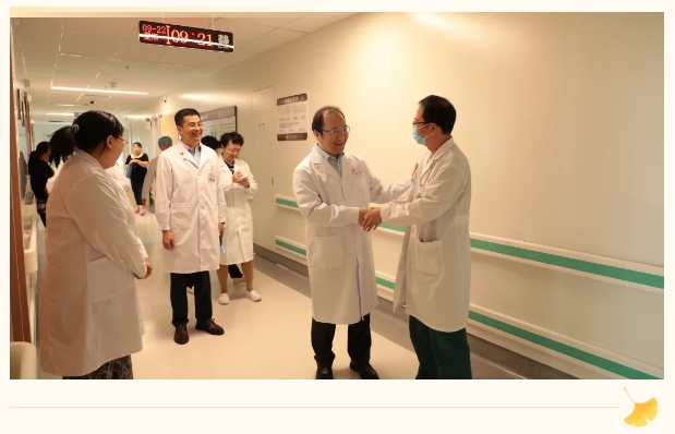 履新即履职，实干开新局——市五院党委书记郑欢伟履职首日深入临床医技科室调研