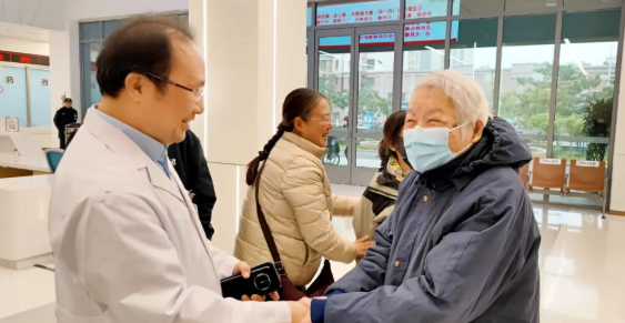 桑榆未晚情系医院 砥砺奋进共绘新篇——石家庄市第五医院组织离退休职工参观综合院区 桑榆未晚情系医院 砥砺奋进共绘新篇——石家庄市第五医院组织离退休职工参观综合院区