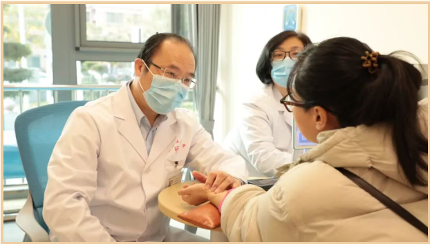 五院快报 | 石家庄市第五医院党委书记、博士生导师郑欢伟教授在消化内科出诊啦! 五院快报 | 石家庄市第五医院党委书记、博士生导师郑欢伟教授在消化内科出诊啦!