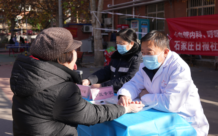 移动DR进小区 免费义诊暖人心